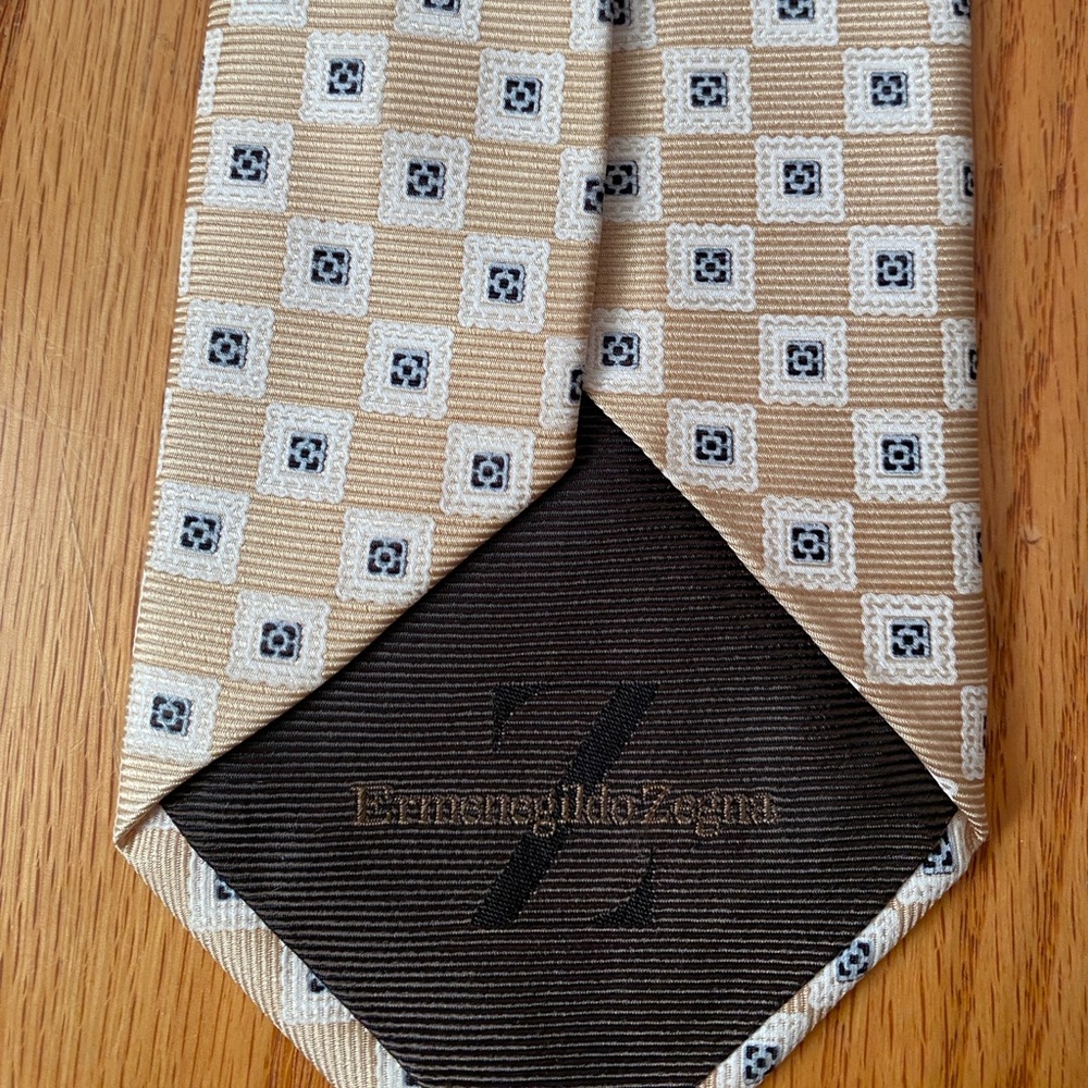 Ermenegildo Zegna Italy Tan and Blue Geometric 100% Silk Jacquard 3.5” Tie - Picture 3 of 6
